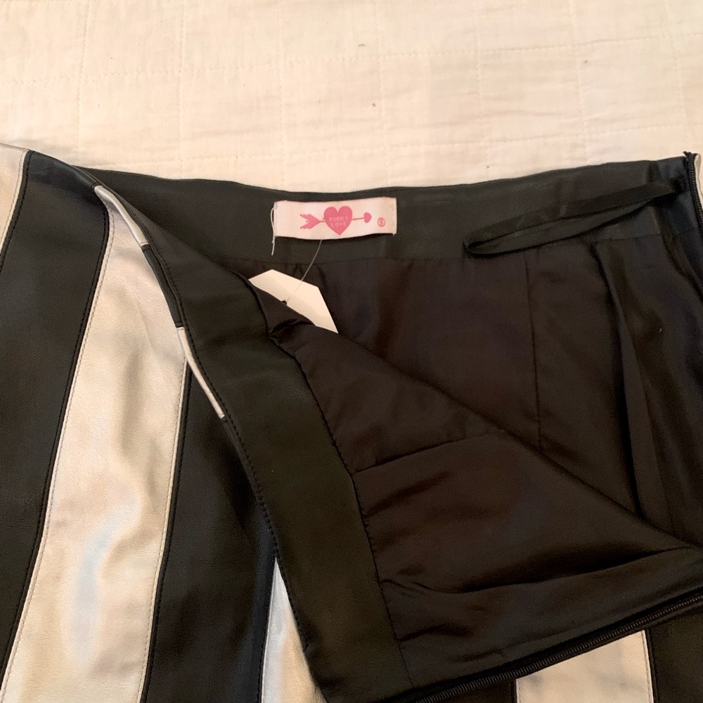 ❤️ BUDDY LOVE❤️NWT! LEATHER SILVER STRIPE MINI SKIRT!❤️ - Picture 6 of 6